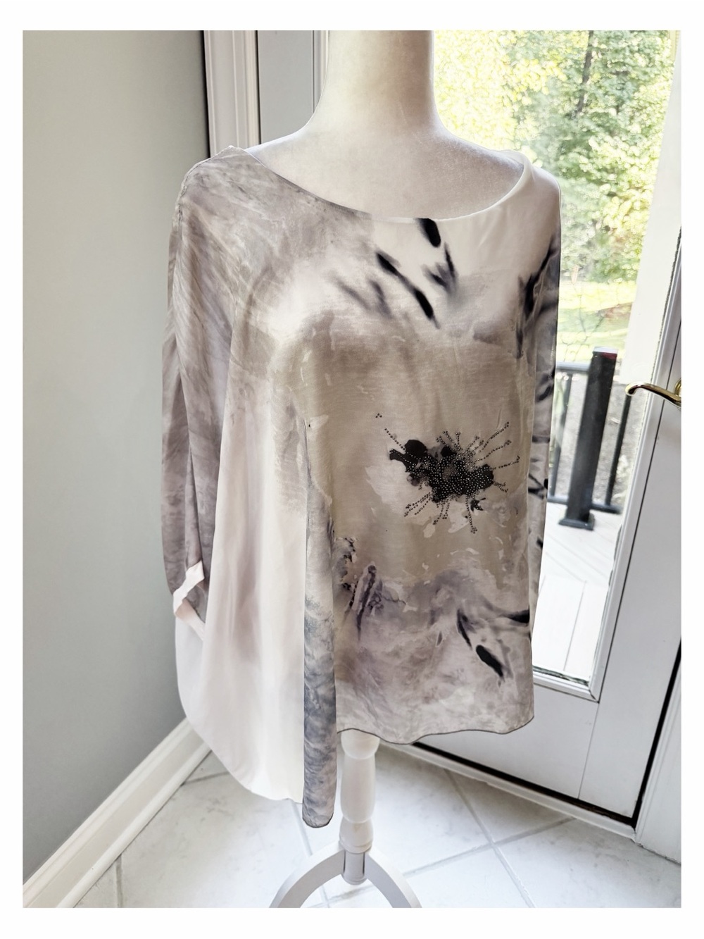 NWOT Vintage Concept Flowing Cape Top with abstract Print Satin